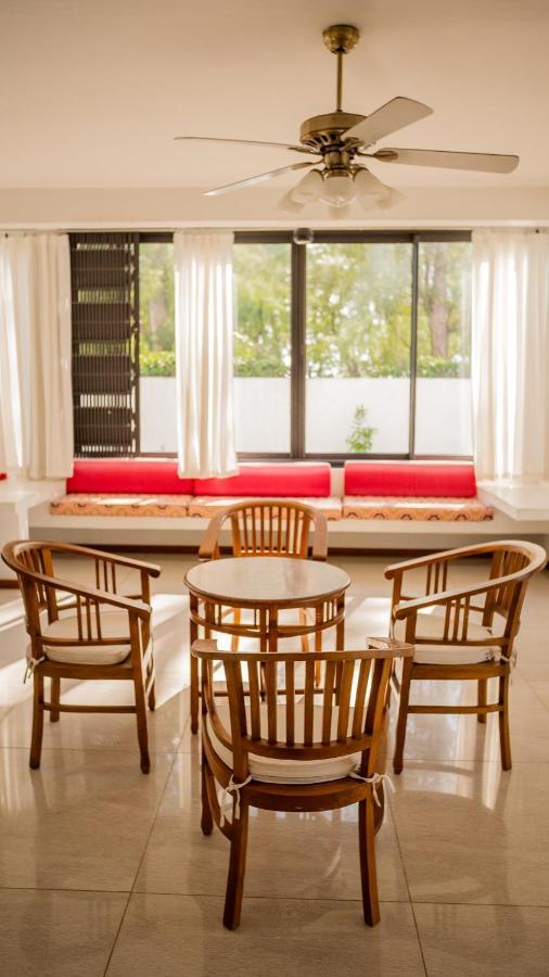 Villa Angelou - Sunlit Beach Getaway With Pool And Wifi Belle Mare Exteriör bild
