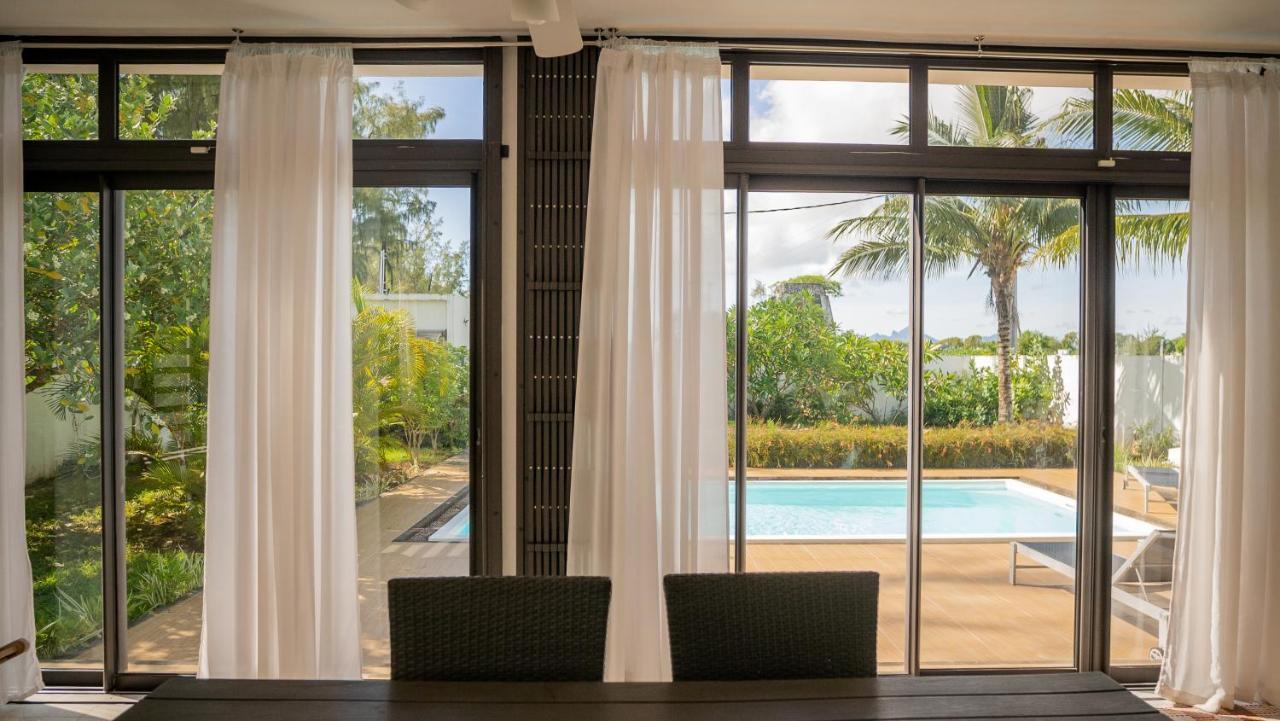 Villa Angelou - Sunlit Beach Getaway With Pool And Wifi Belle Mare Exteriör bild