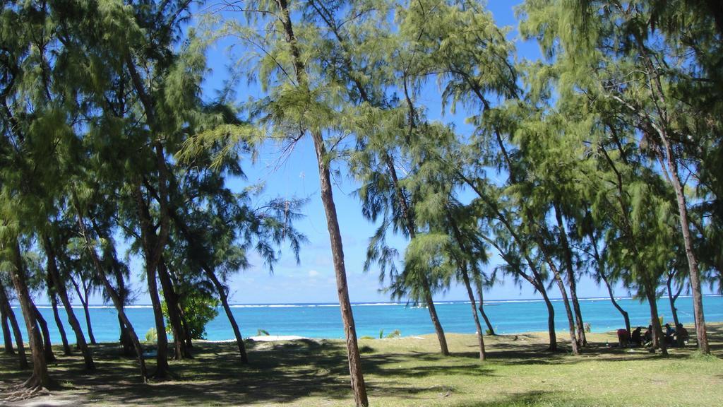 Villa Angelou - Sunlit Beach Getaway With Pool And Wifi Belle Mare Exteriör bild